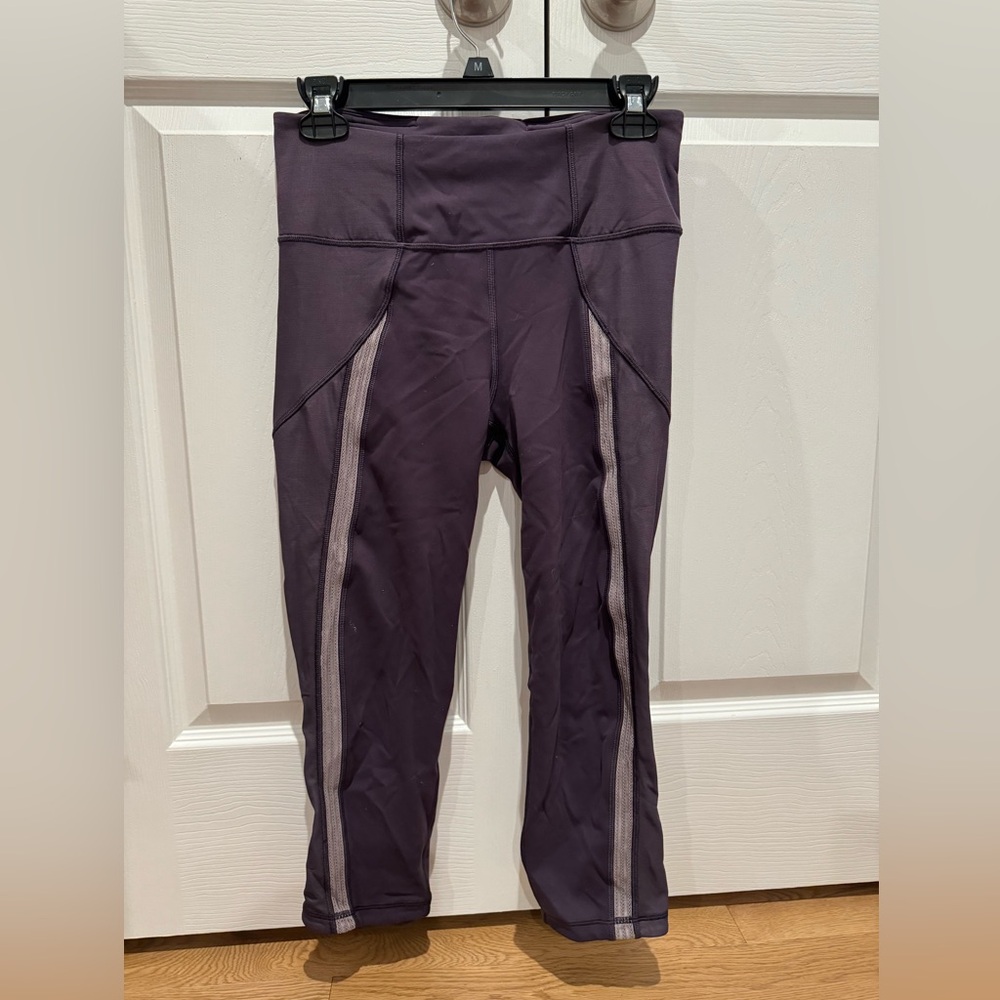 Lululemon cropped leggings. Great condition in size 8